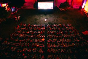 Black Cat Cinema regressa a Lisboa com cinema ao ar livre, música e gastronomia no Palácio do Grilo