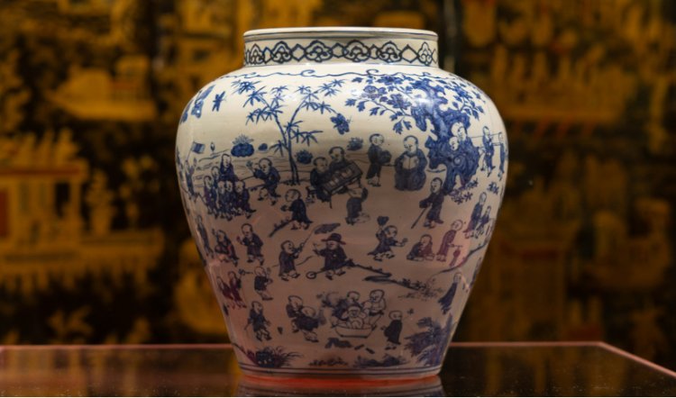Lisboa revela história luso-asiática numa visita guiada ao “O Pote dos Cem Meninos” no Museu do Oriente
