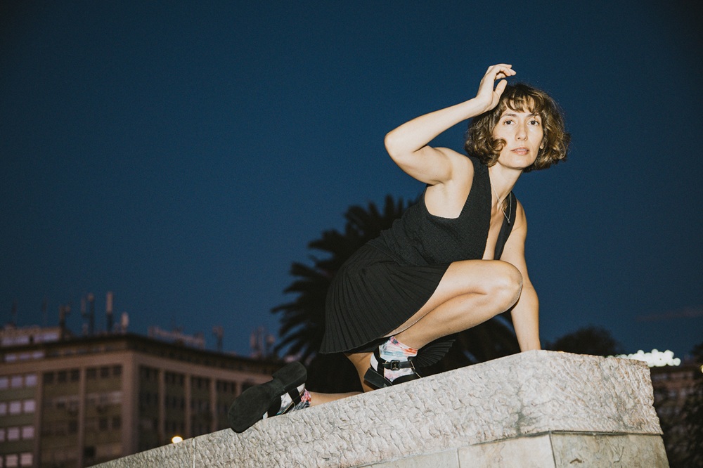 Dela Marmy apresenta novas canções num showcase intimista em Lisboa