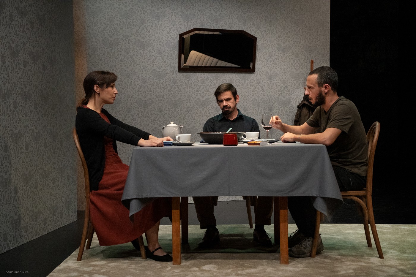Órfãos, do Teatro da Rainha, apresenta-se no Teatro Paulo Claro