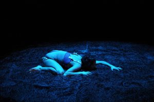 Eló – Delirar a Anatomia explora o corpo como poesia no Espaço Parasita