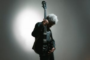 Tó Trips leva a sua guitarra e universo sonoro ao MACAM em Lisboa