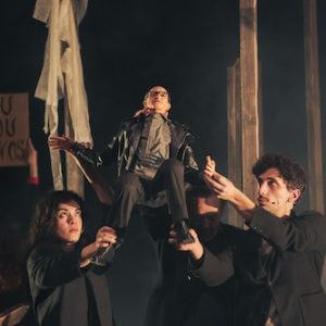 “Vidro Pantera” cruza Heiner Müller, marionetas e fragmentos de teatro no São Luiz