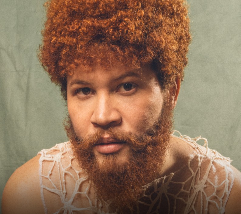 Martins apresenta o show Versões na Casa Capitão