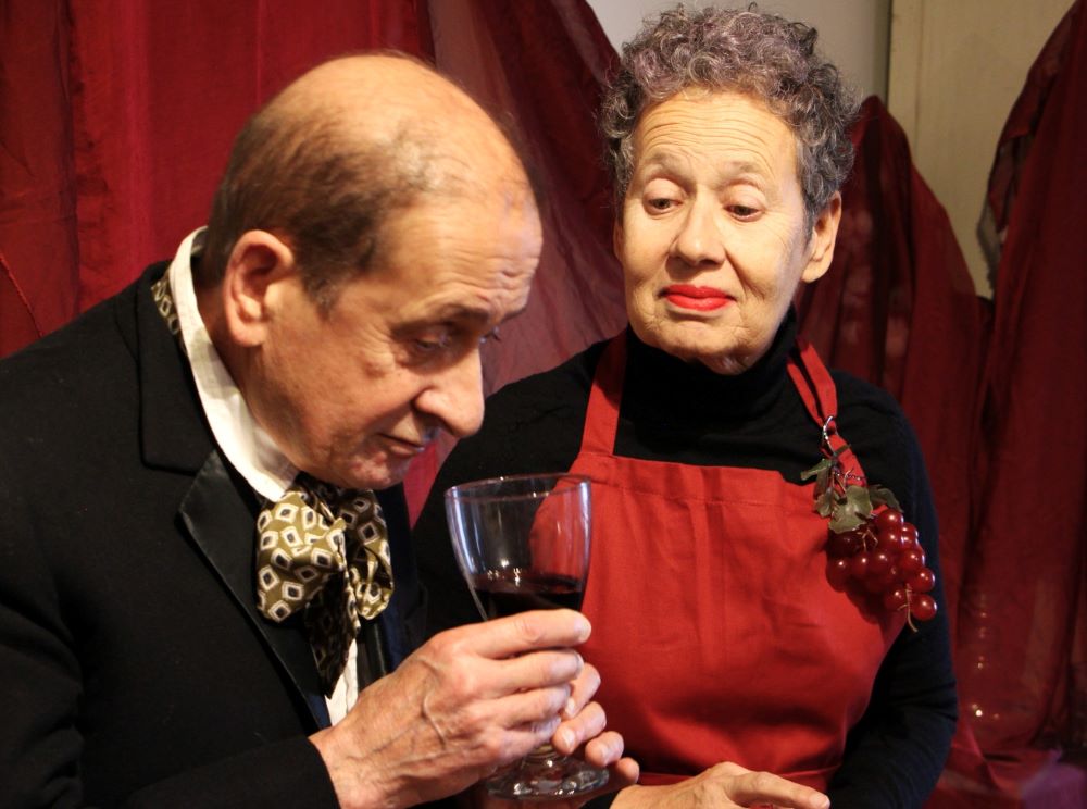 Vinho é Vinho! propõe entretenimento teatral no Teatro Cinearte