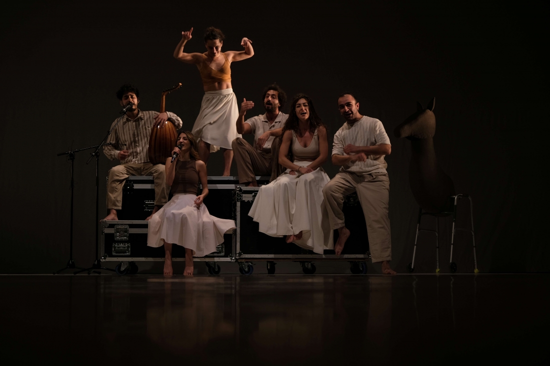 Bashar Murkus, Khulood Basel e a companhia palestiniana Khashabi Theatre