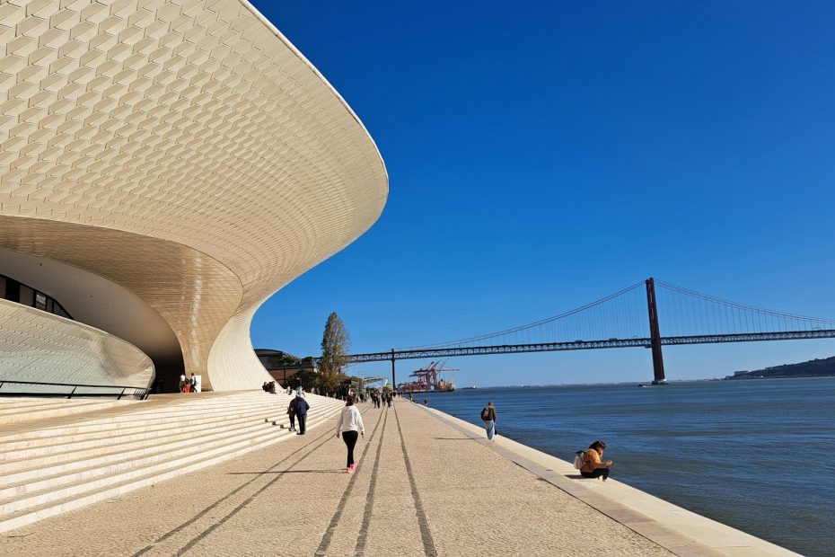 Saiba como usar os 52 dias grátis nos museus nacionais de Lisboa, o que levar, horários, preços, domingos gratuitos e espaços sempre grátis.